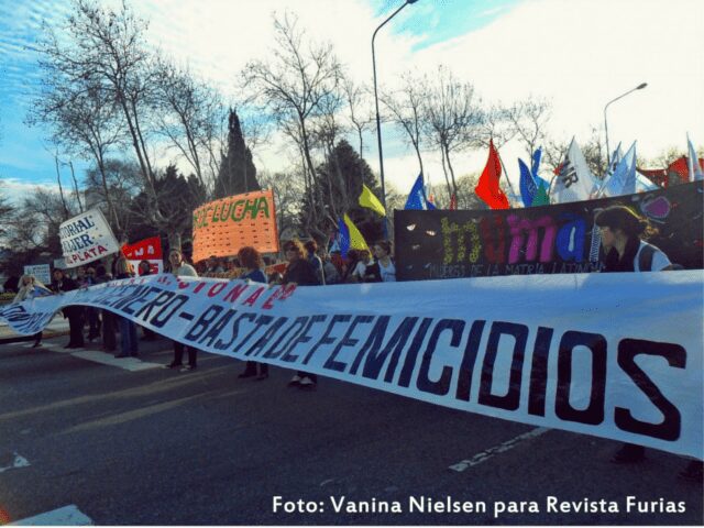 En cada paso, la lucha